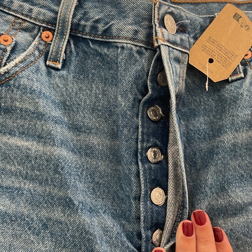 Levi 501 Shorts - Picture 2 of 3